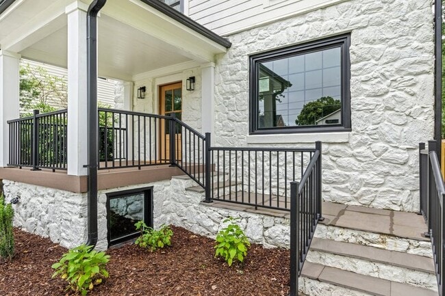 Building Photo - 28 Douglas Dr