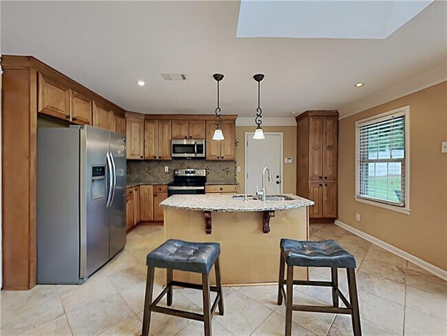 Building Photo - 3582 Cloudland Dr