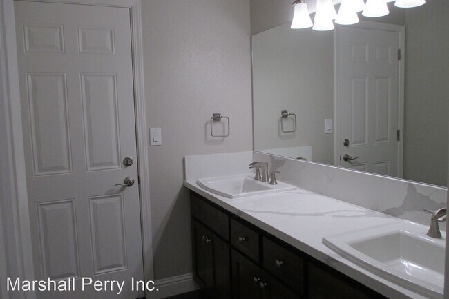 Building Photo - 4 br, 2 bath House - 2307 Crestview Dr.