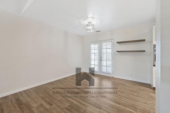 Building Photo - 2651 Elsinore St
