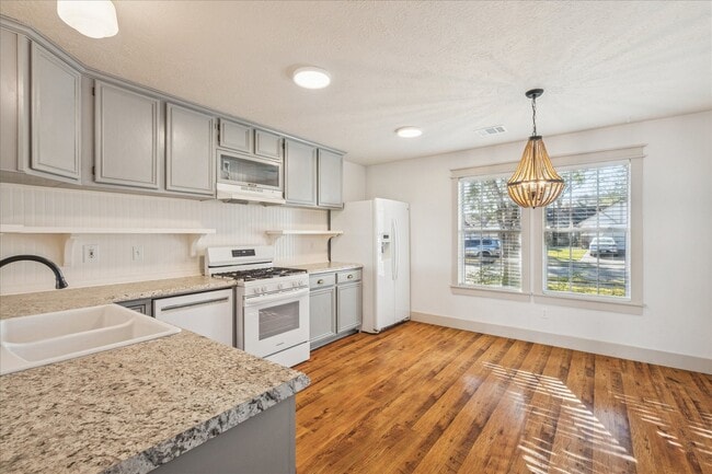 Building Photo - 2824 Meadow Brook Ct