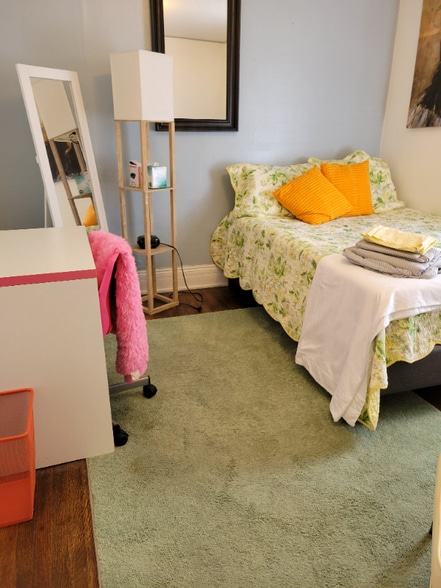 Building Photo - 58 W 6th St