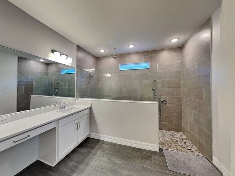 Building Photo - 1103 Silo Dr