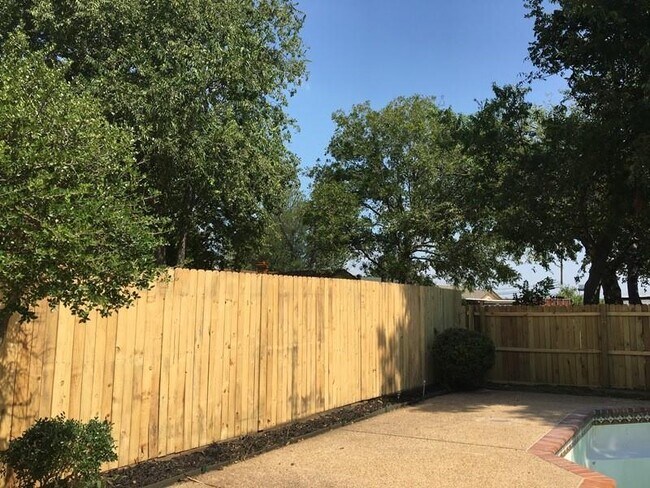 Building Photo - 3113 Kensington Dr