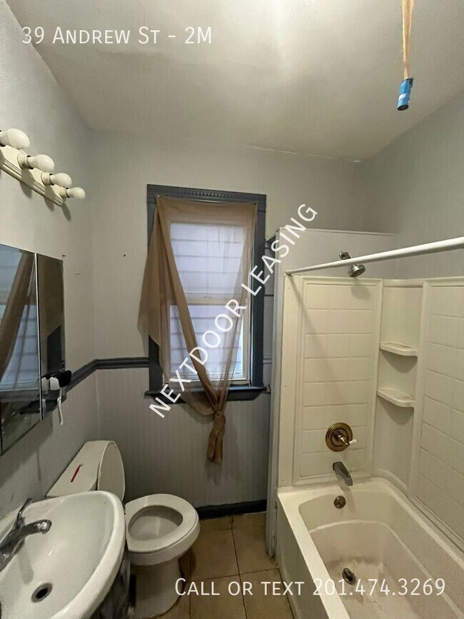 Building Photo - 39 Andrew St