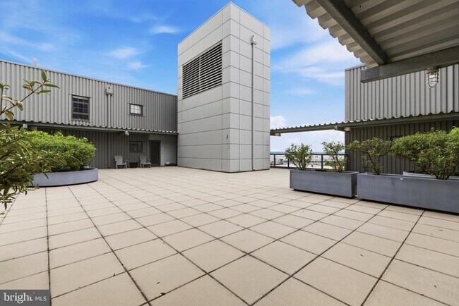 Building Photo - 1200 Steuart St