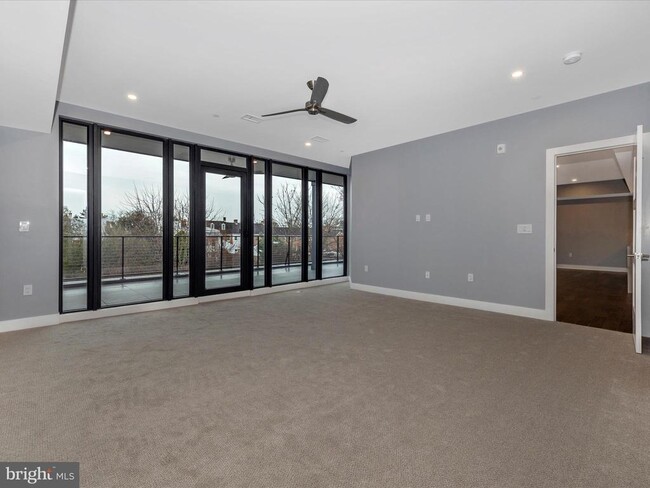 Building Photo - 210 E 2nd St