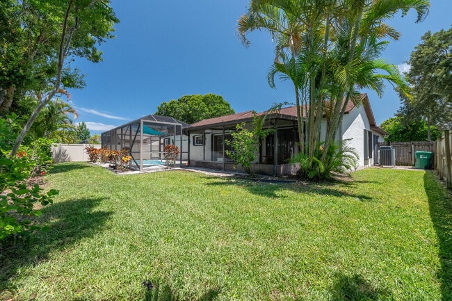 Building Photo - Beautifully updated Pool Home