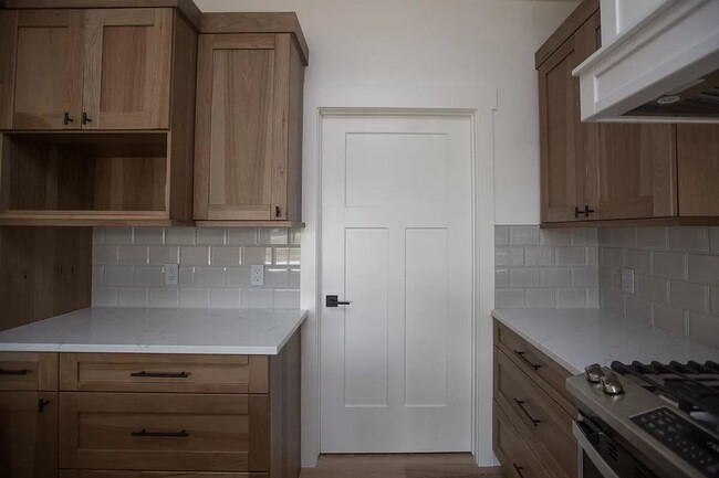 Building Photo - Newer Duplex in Quiet Neighborhood