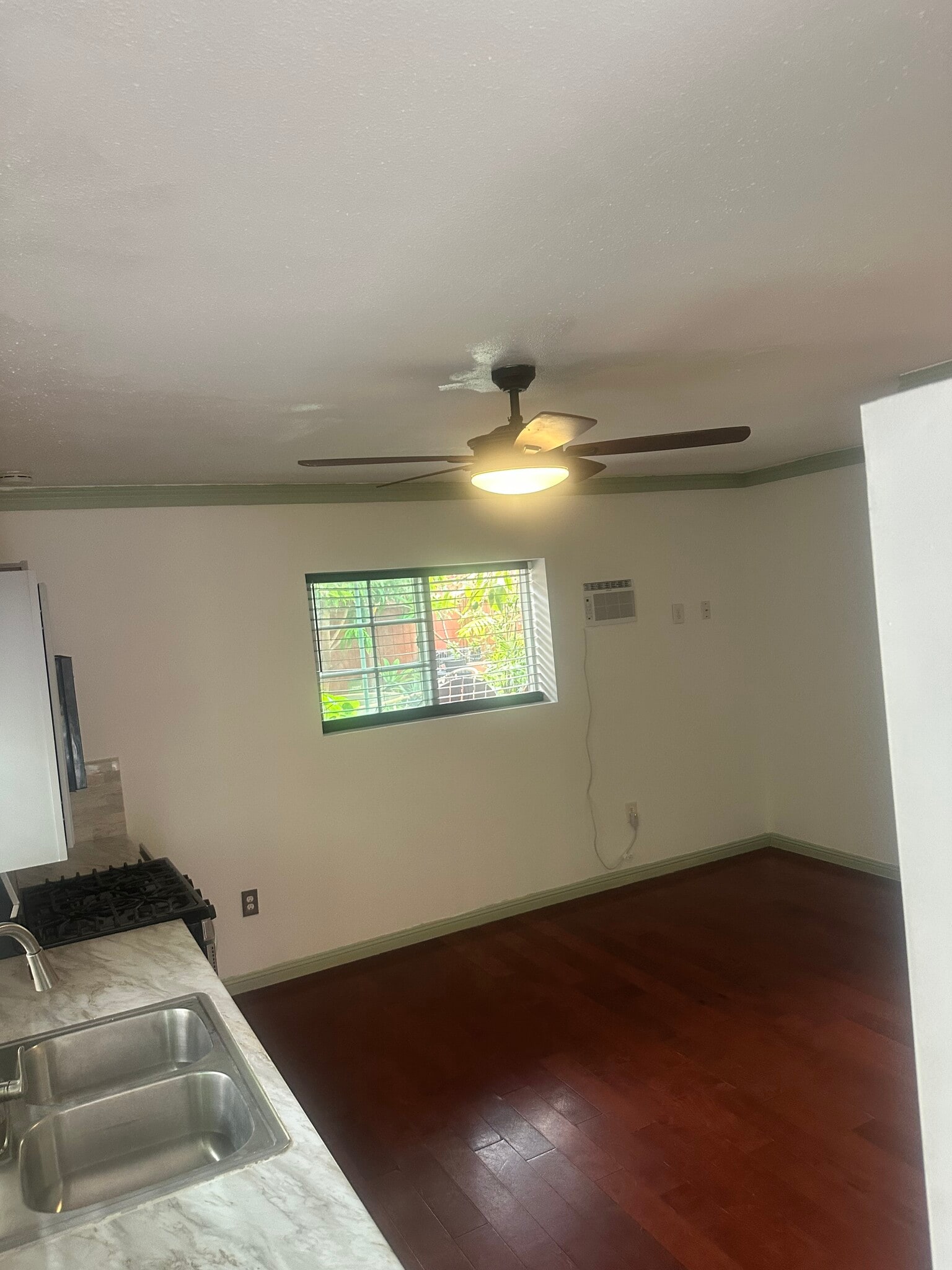 Building Photo - 5459 Martin St