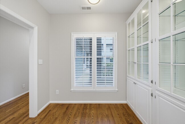 Building Photo - 761 Bishops Park Dr