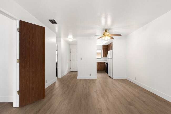 Building Photo - Beautiful Sawmill Commons Condo!