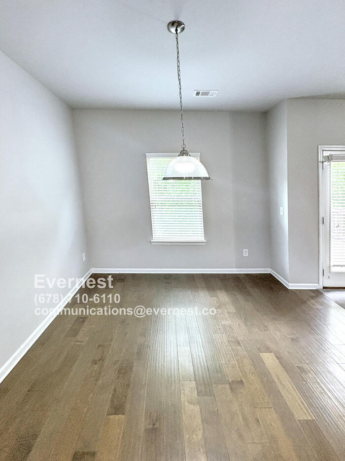 Building Photo - 144 Charolais Dr