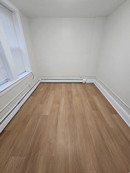 1st bedroom - 4306 Kennedy Blvd