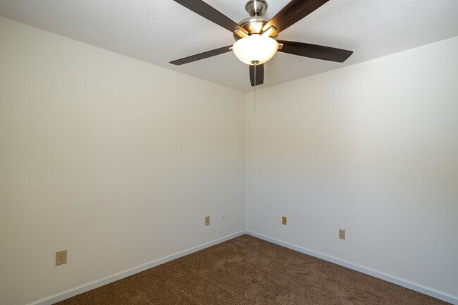 Building Photo - 4401-4403-4403 Cheryl Ct