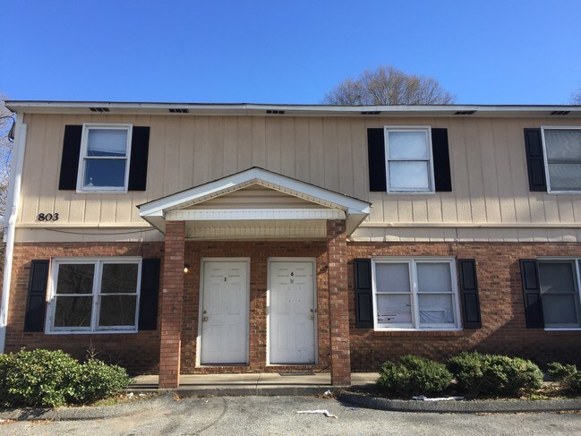 Building Photo - 803 E Davidson Ave