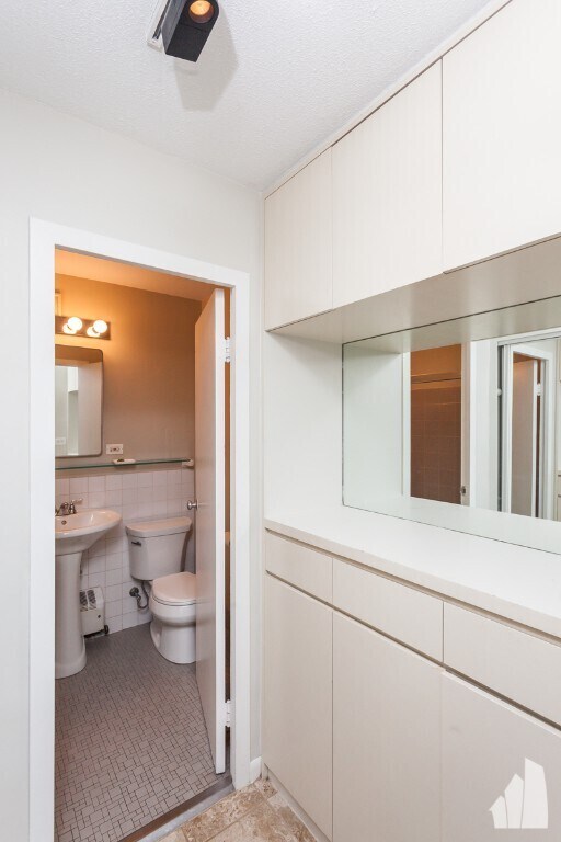 Building Photo - 3110 N Lake Shore Dr