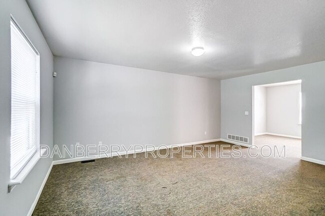 Building Photo - 3571 Turret Green Dr