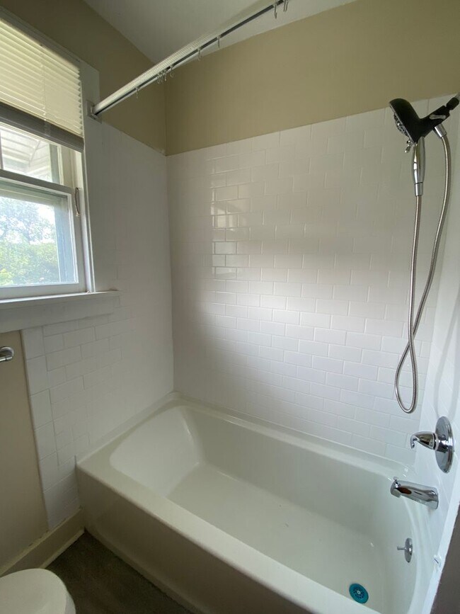 Building Photo - -520/522