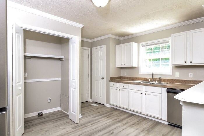 Building Photo - 4044 Conners St