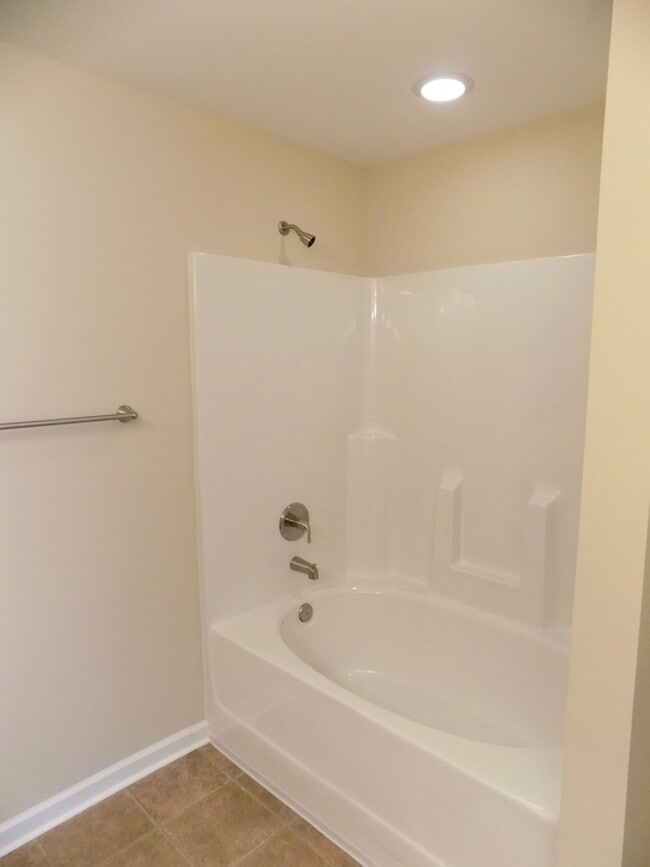 Building Photo - Town Home in Pooler! Move-In Ready