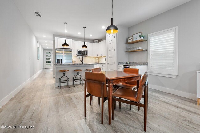 Building Photo - 803 7th Ave S