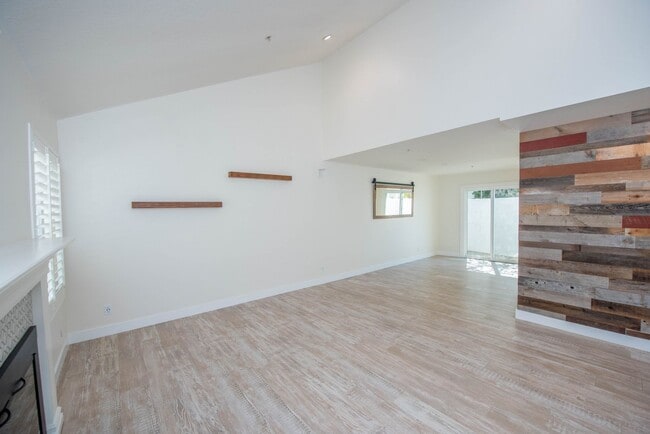 Building Photo - Eastside Costa Mesa Gem