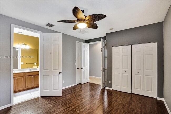 Building Photo - 2057 SE Avon Park Dr