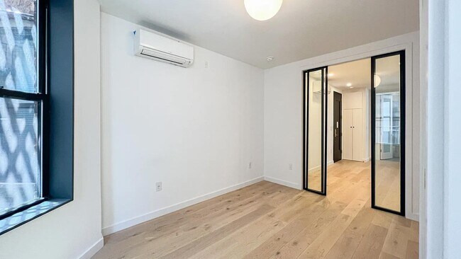 Building Photo - 93 Hicks St