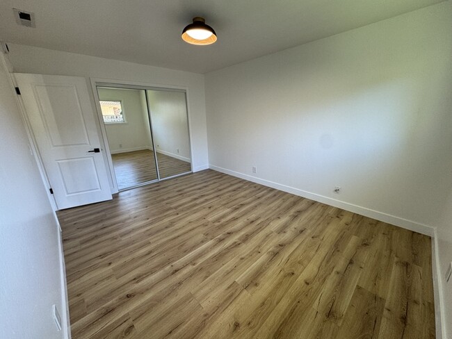 Building Photo - Beautiful 2 Bedroom 1 Bathroom for Rent in...