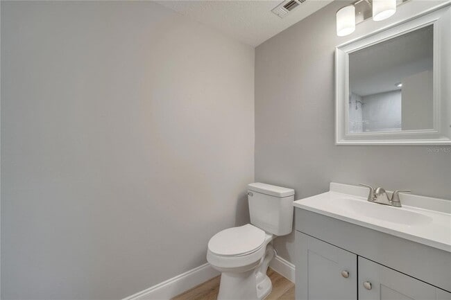 Building Photo - 2303 Bonneville Dr