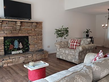 Building Photo - 1348 Brandon Square