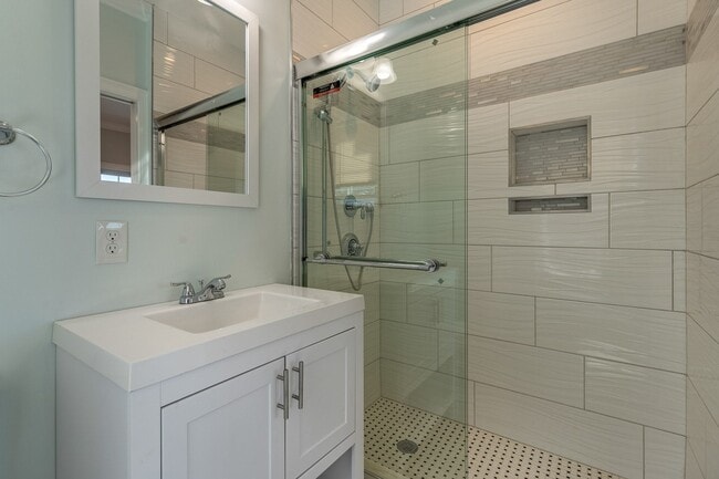 Building Photo - 168 Bigelow St