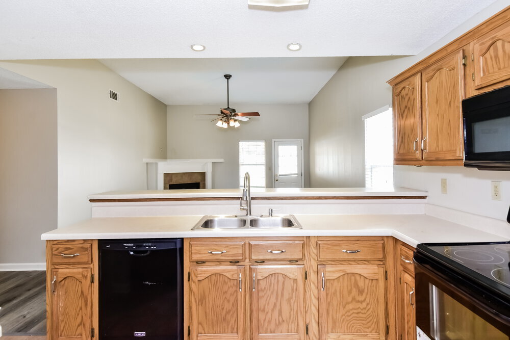 Building Photo - 7653 Fox Hunt Dr E