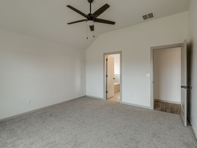 Building Photo - Brand New Home In Noble!