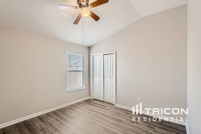 Building Photo - 8332 Crescent Moon Dr