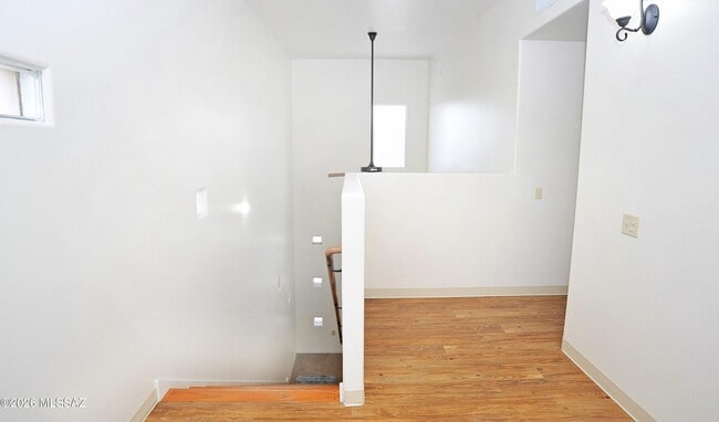 Building Photo - 1040 E Halcyon Rd