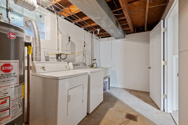 Building Photo - Gorgeous 2 bedroom home in Brookline avail...