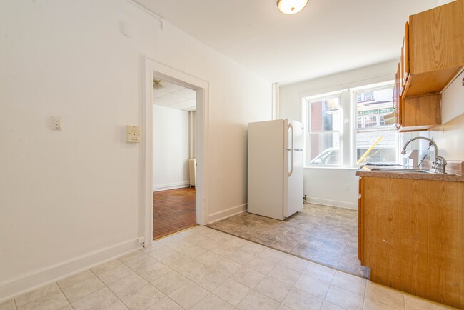 Kitchen Photo #3 - 355 Lincoln Ave