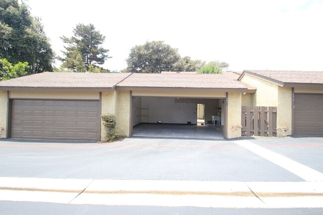 Building Photo - Coming Soon – Charming 3-Bedroom Townhome ...