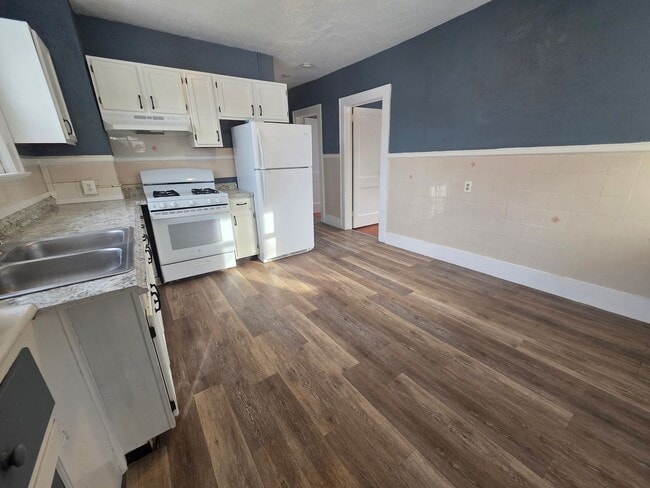 Building Photo - 45 Gifford Ave