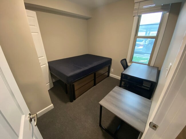 Interior Photo - 608 E White