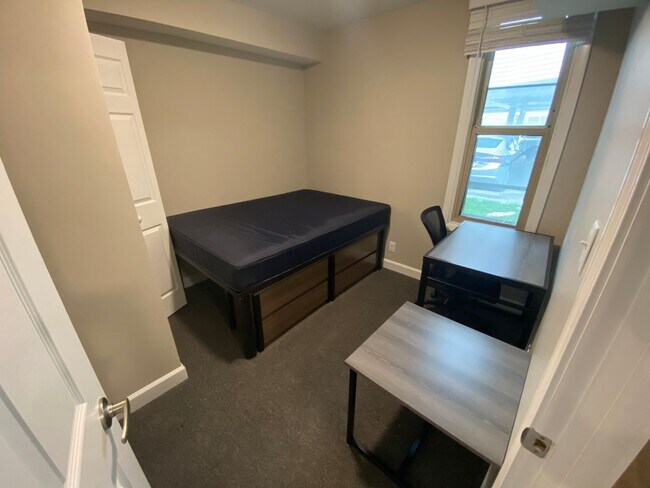 Interior Photo - 608 E White St