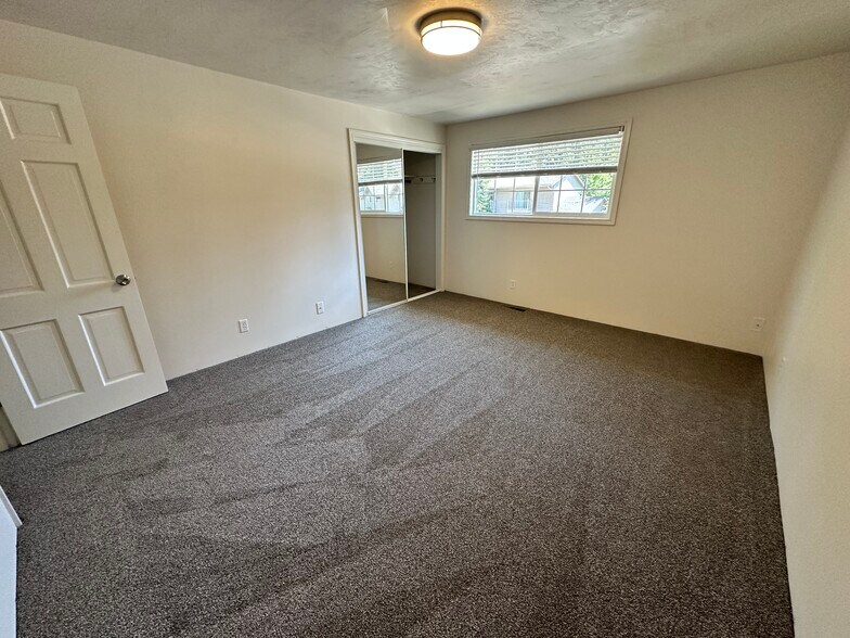 Building Photo - 1253 Piper Ln