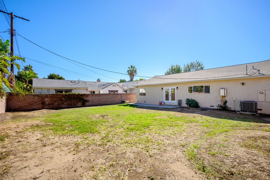 Building Photo - 16057 Knapp St