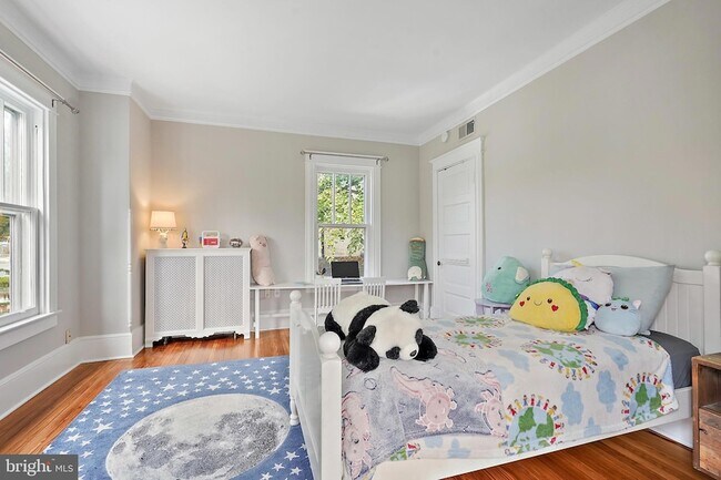 Building Photo - 1503 Russell Rd