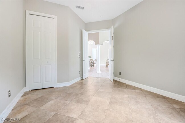 Building Photo - 9754 Wilshire Lakes Blvd