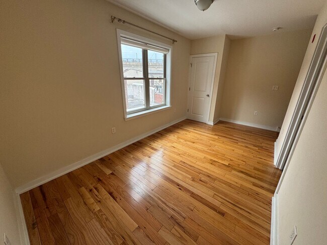Building Photo - 4442 Cresson St