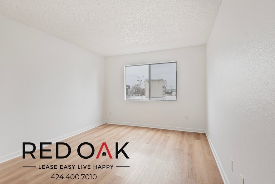 Building Photo - 11817 Victory Blvd