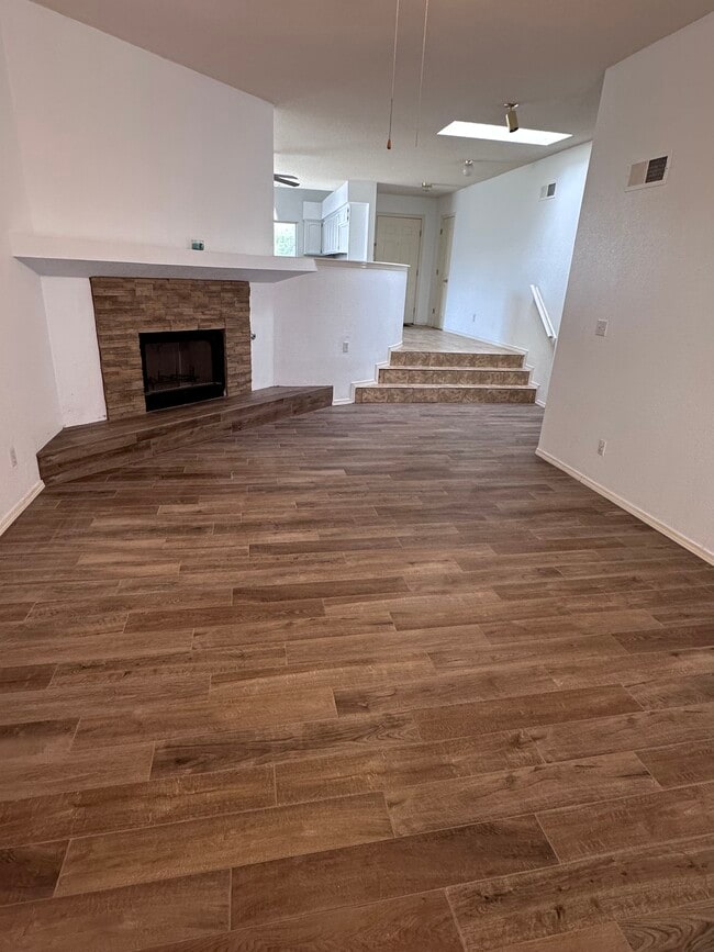 Building Photo - 12100 Dos Rios Dr
